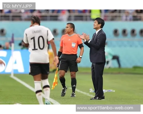 森保一赛后发布会长达47分钟向记者比心展现亲和力